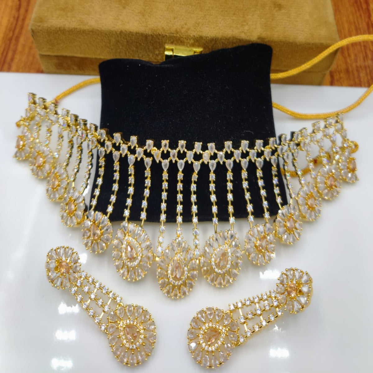 AD Zircon AKrrat