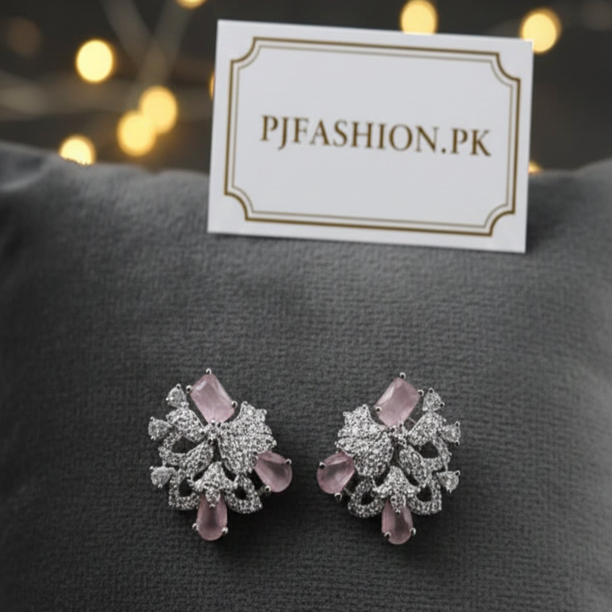 Leaf-Motif Zirconia Earrings with Vibrant Emerald (FSE215)