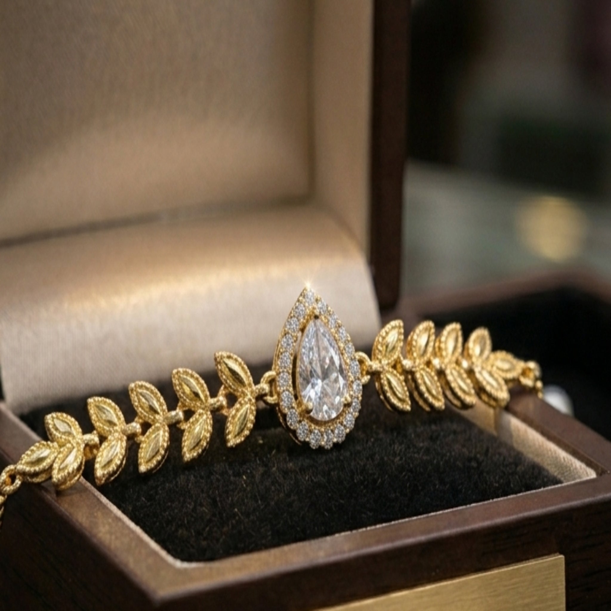 Graceful Teardrop Zircon Bracelet