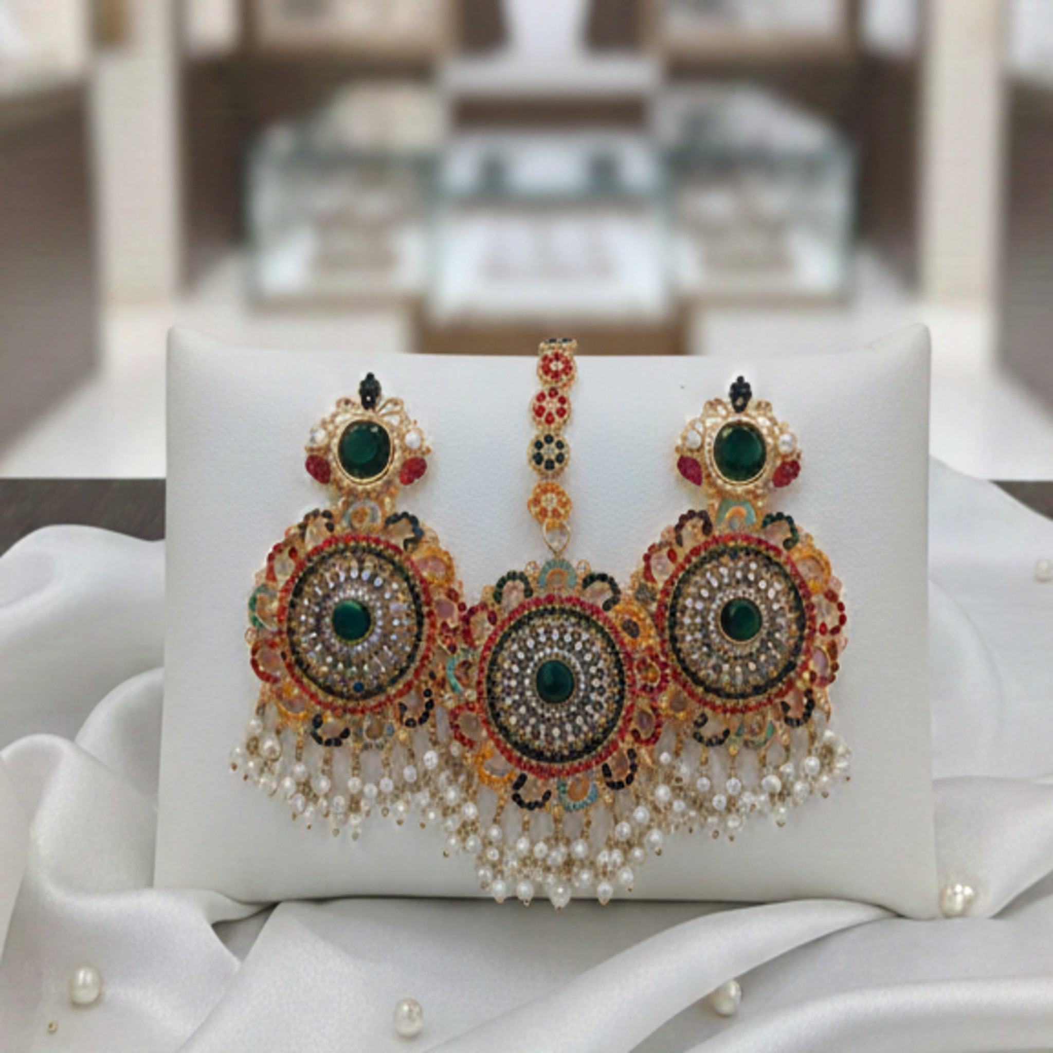 Noor-e-Zamin" Red & Green Binidia Set