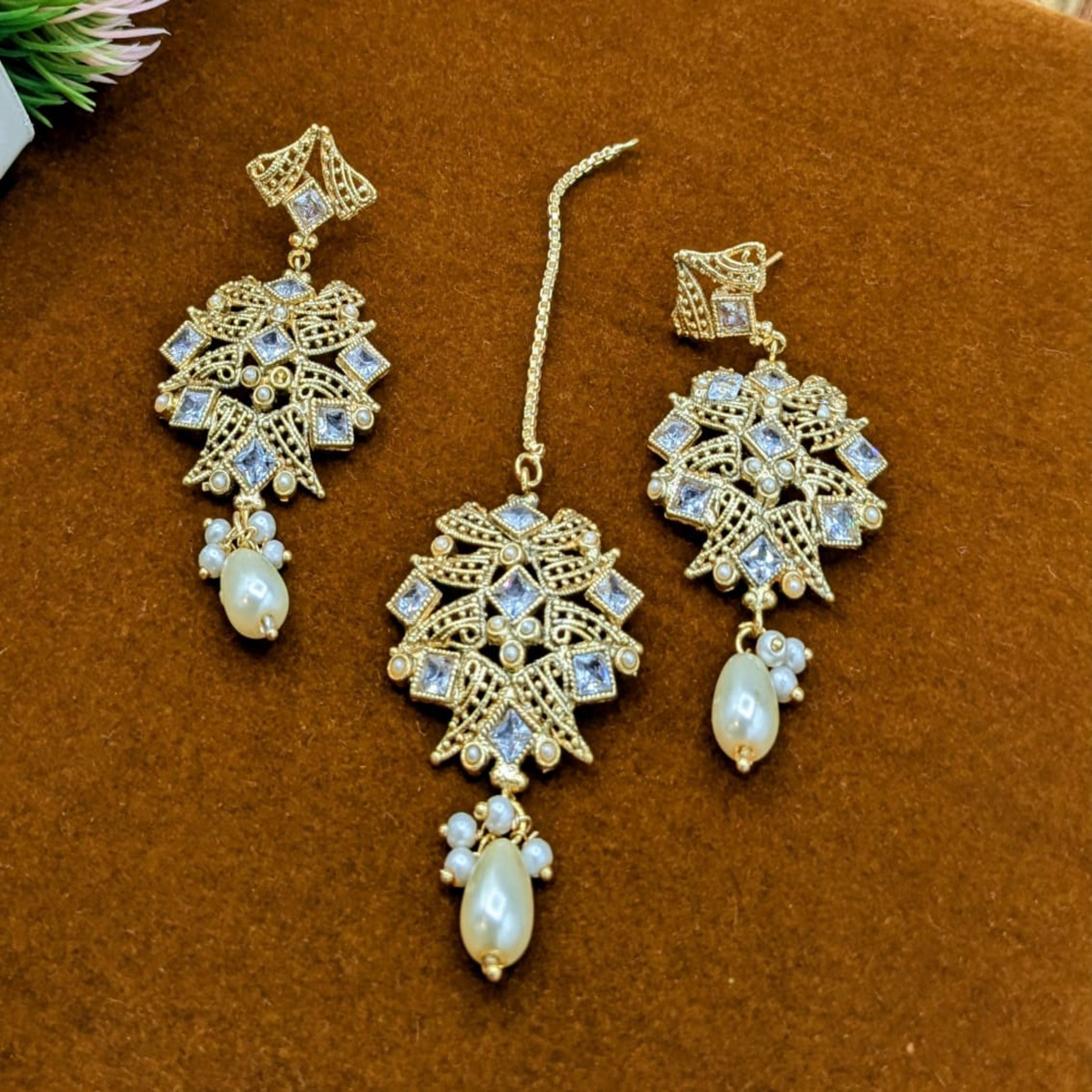 Silver Elegant Style 3 PC Bindi Ear Ring