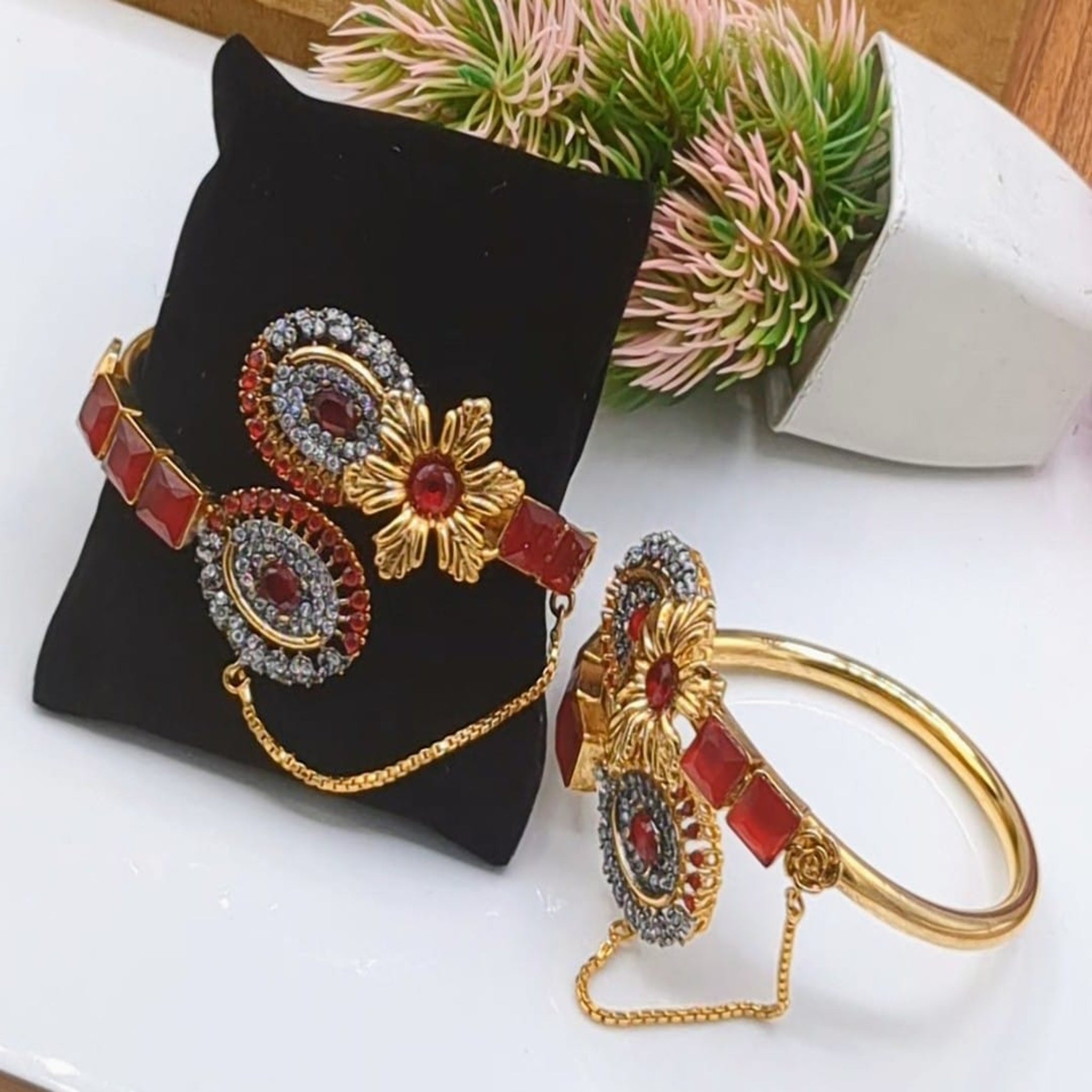 3D Bracelet with Ruby White Stones