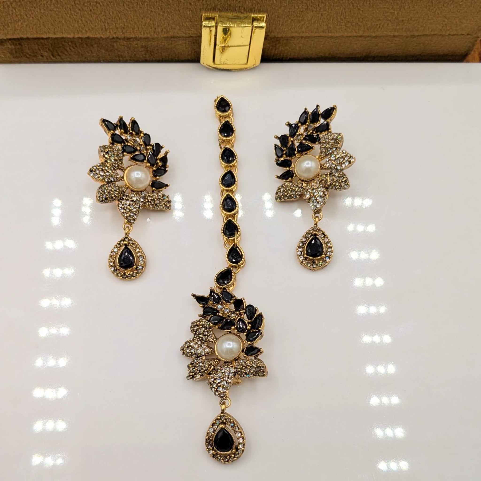 Golden Zircon Delicate Binida Ear Ring