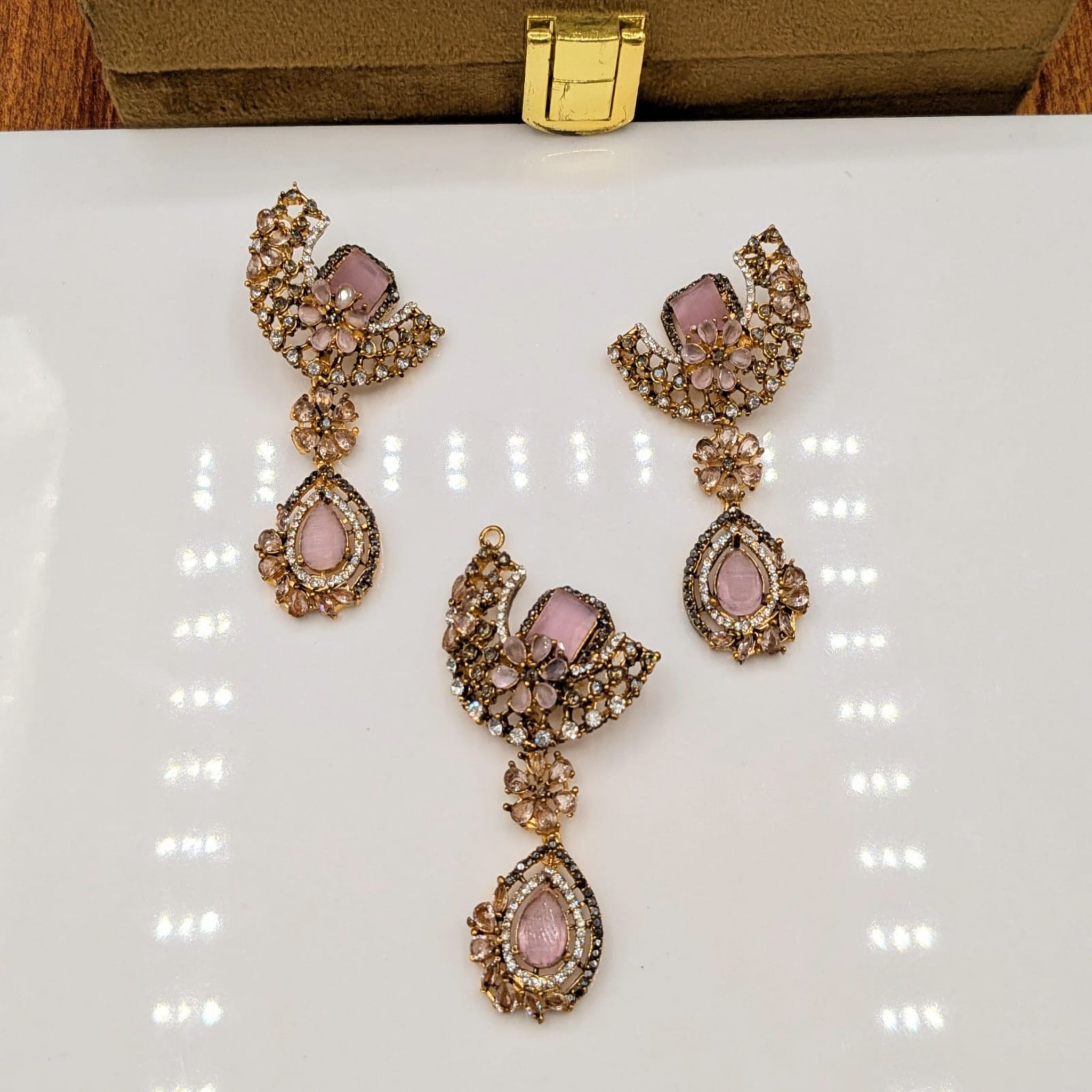 Antique Zircon Bindia Ear Rings