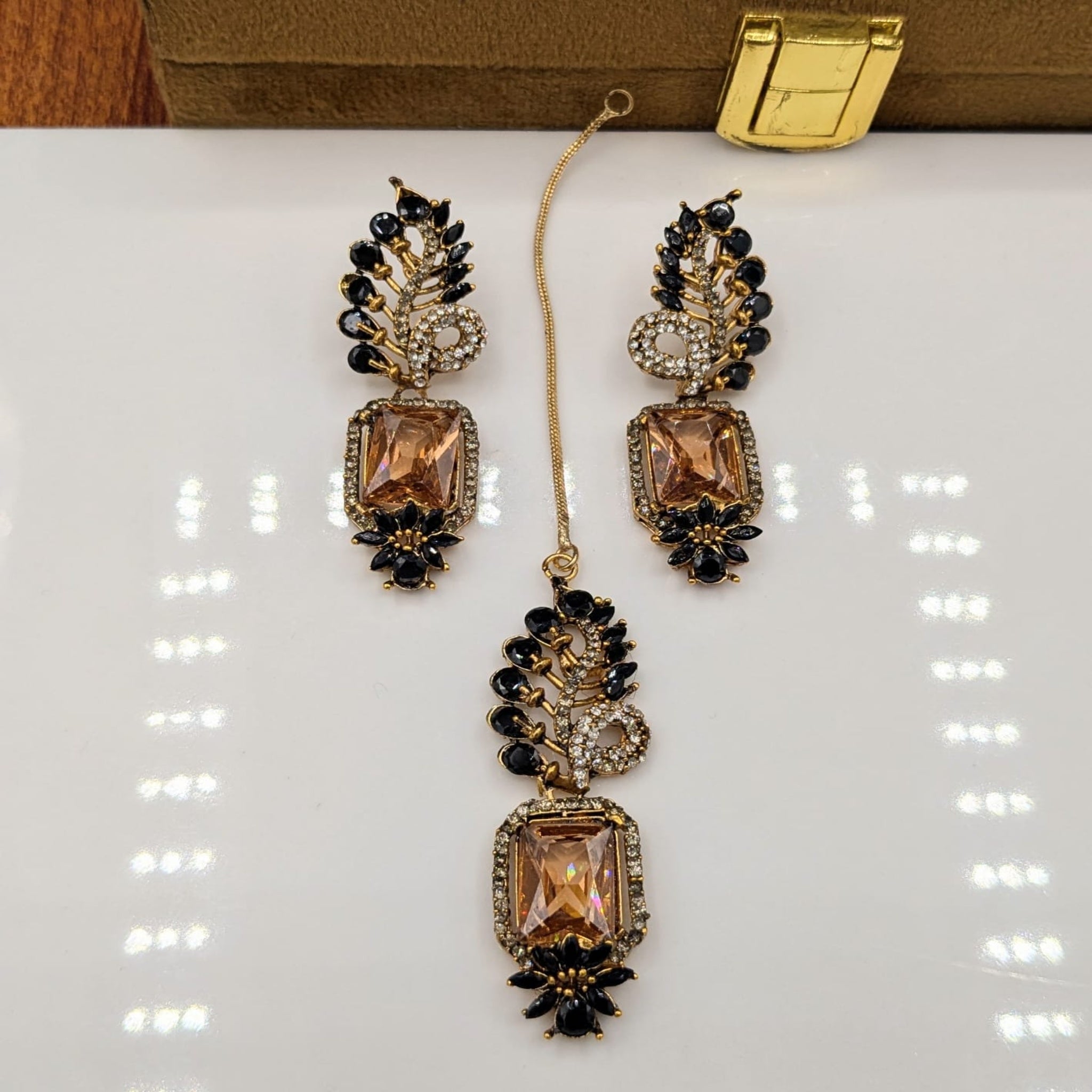 Leafy Delicate Golden Bindia Ear Ring Set