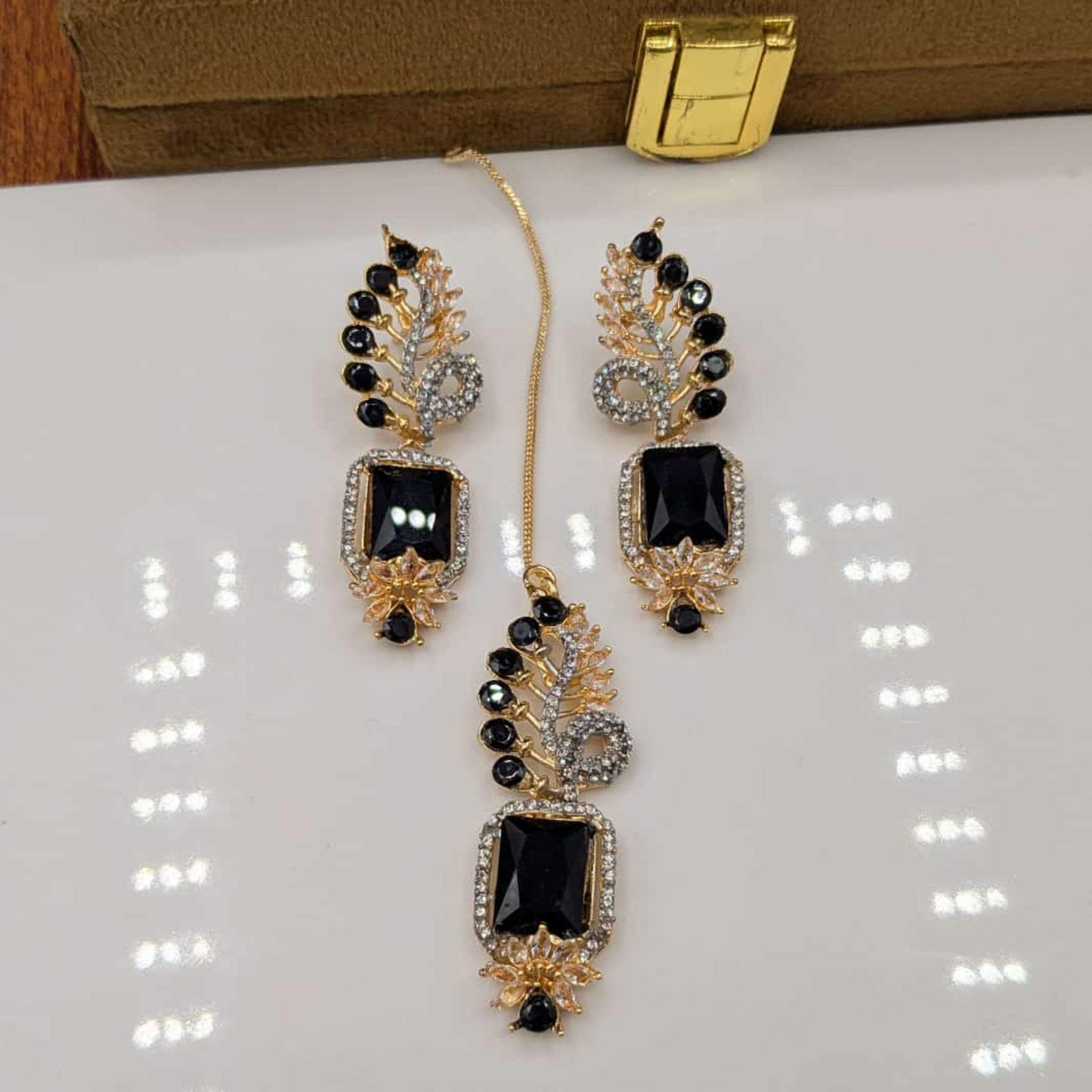 Leafy Delicate Golden Bindia Ear Ring Set