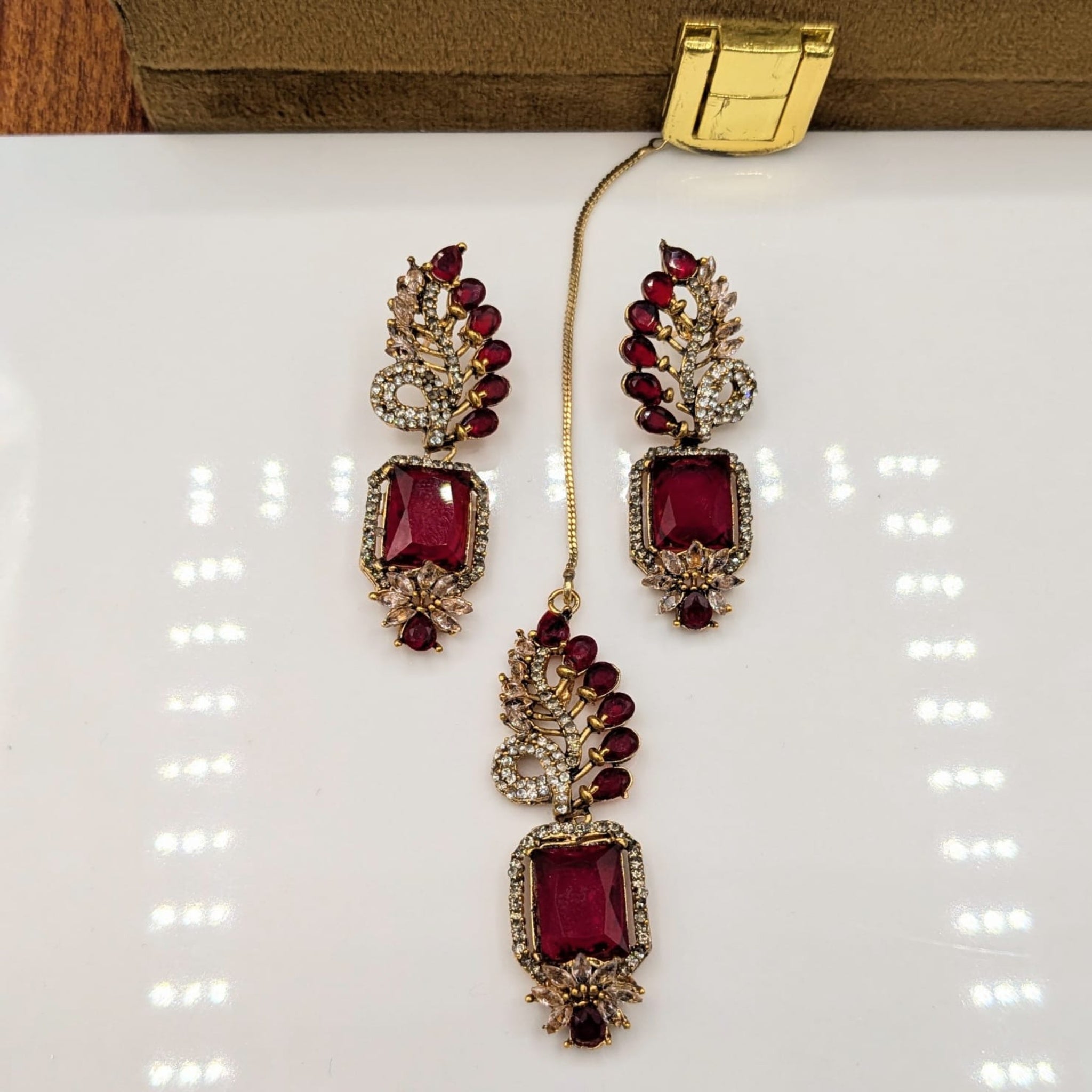 Leafy Delicate Golden Bindia Ear Ring Set