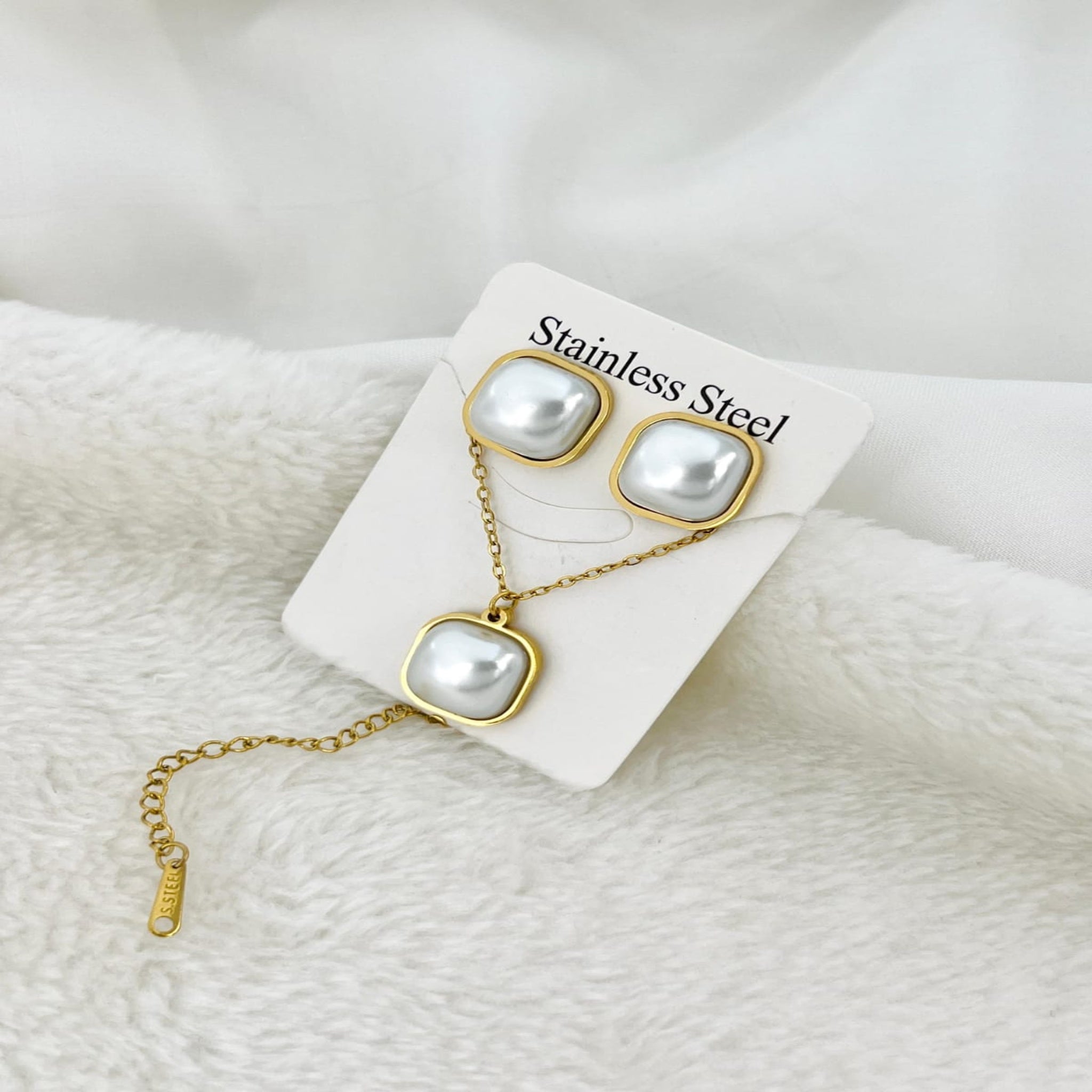 Pearls Stone White Golden Locket Set (FDL57)