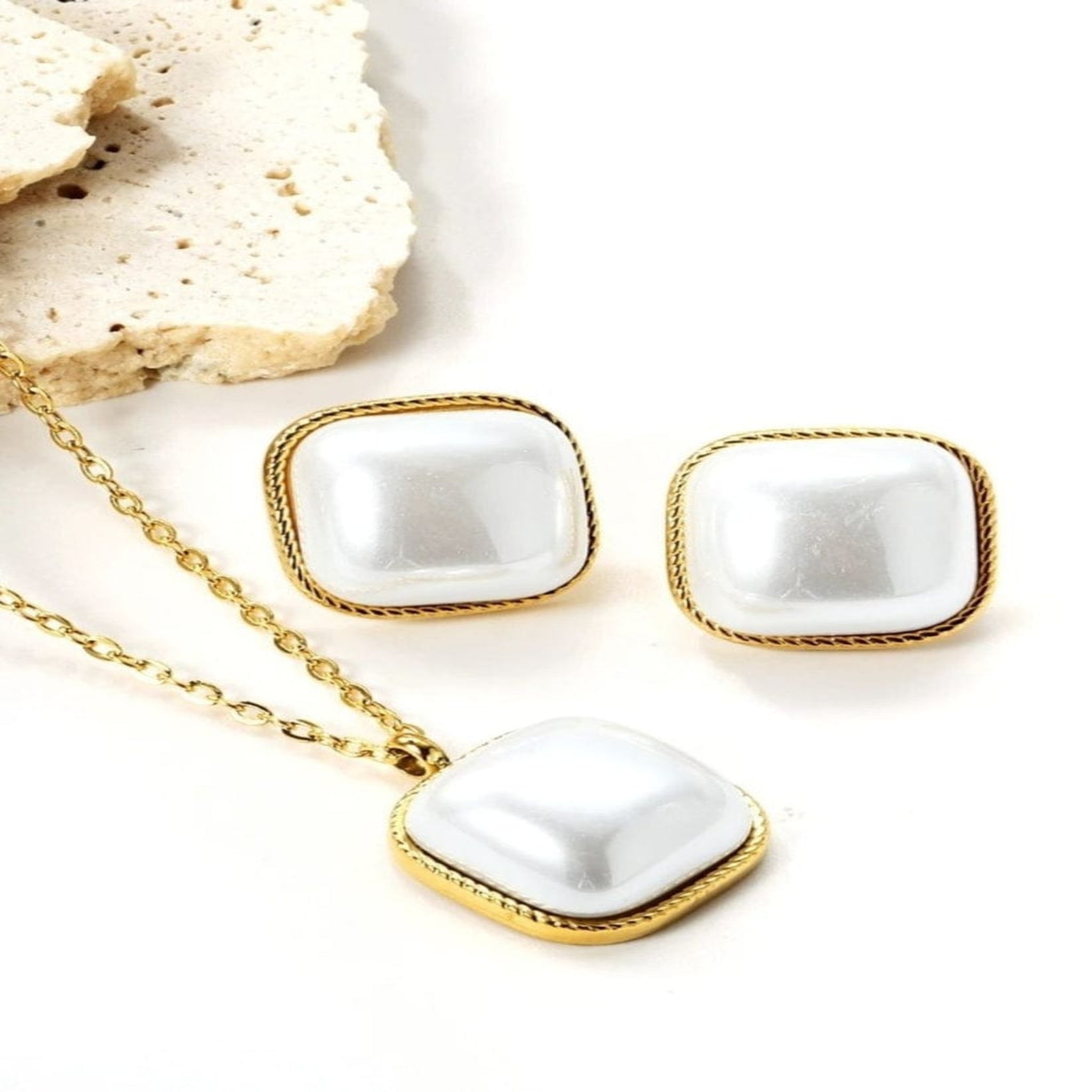 Pearls Stone White Golden Locket Set (FDL57)