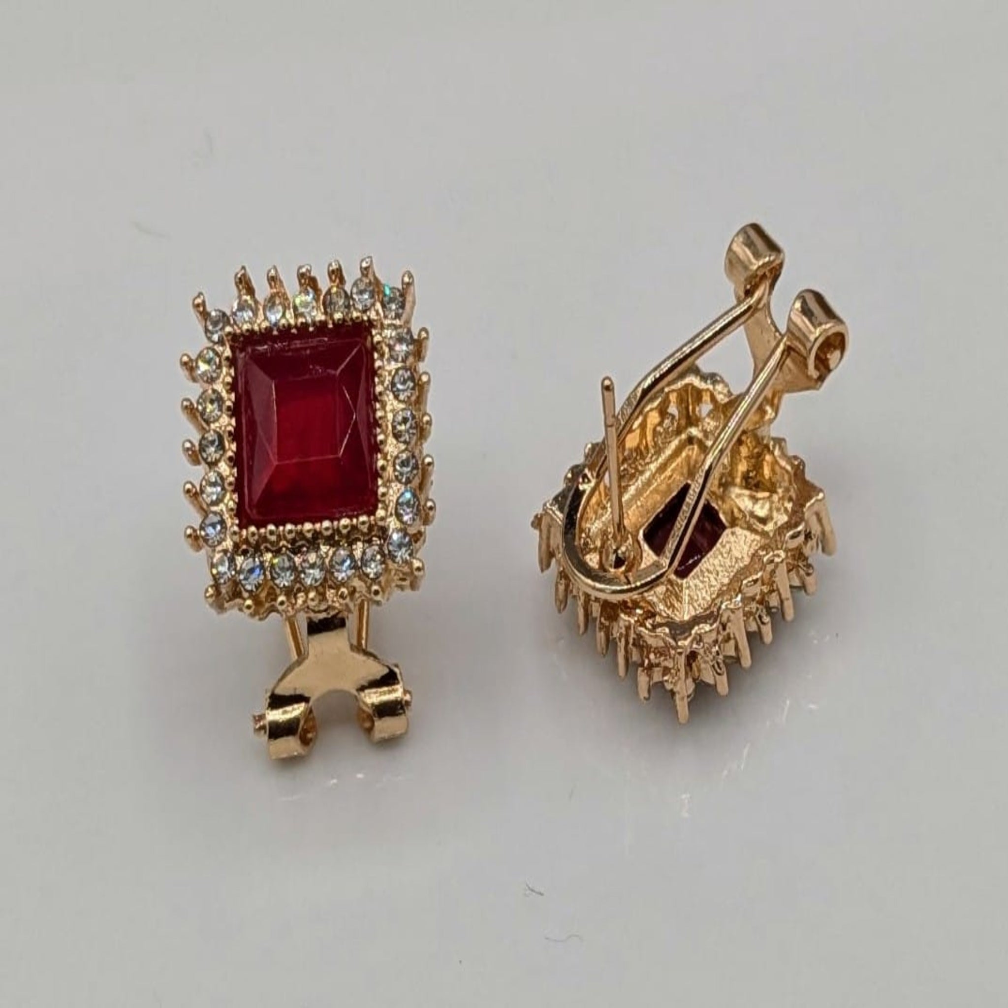 Crsytal Red Ear Ring (FSE53)