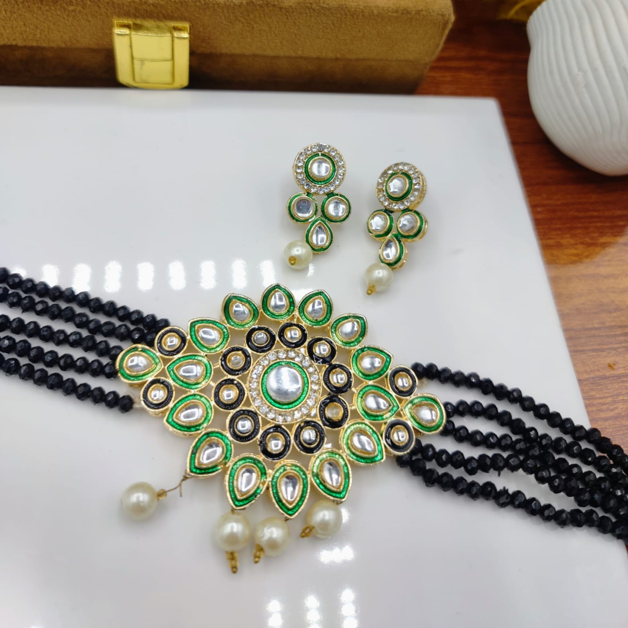 Beautiful Kundan Choker Necklace (FDN63)