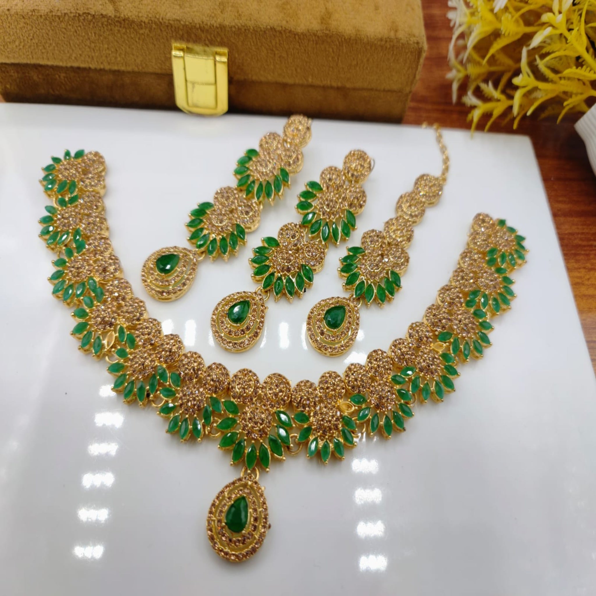 Delicate Zircon Necklace Set (FDN70)