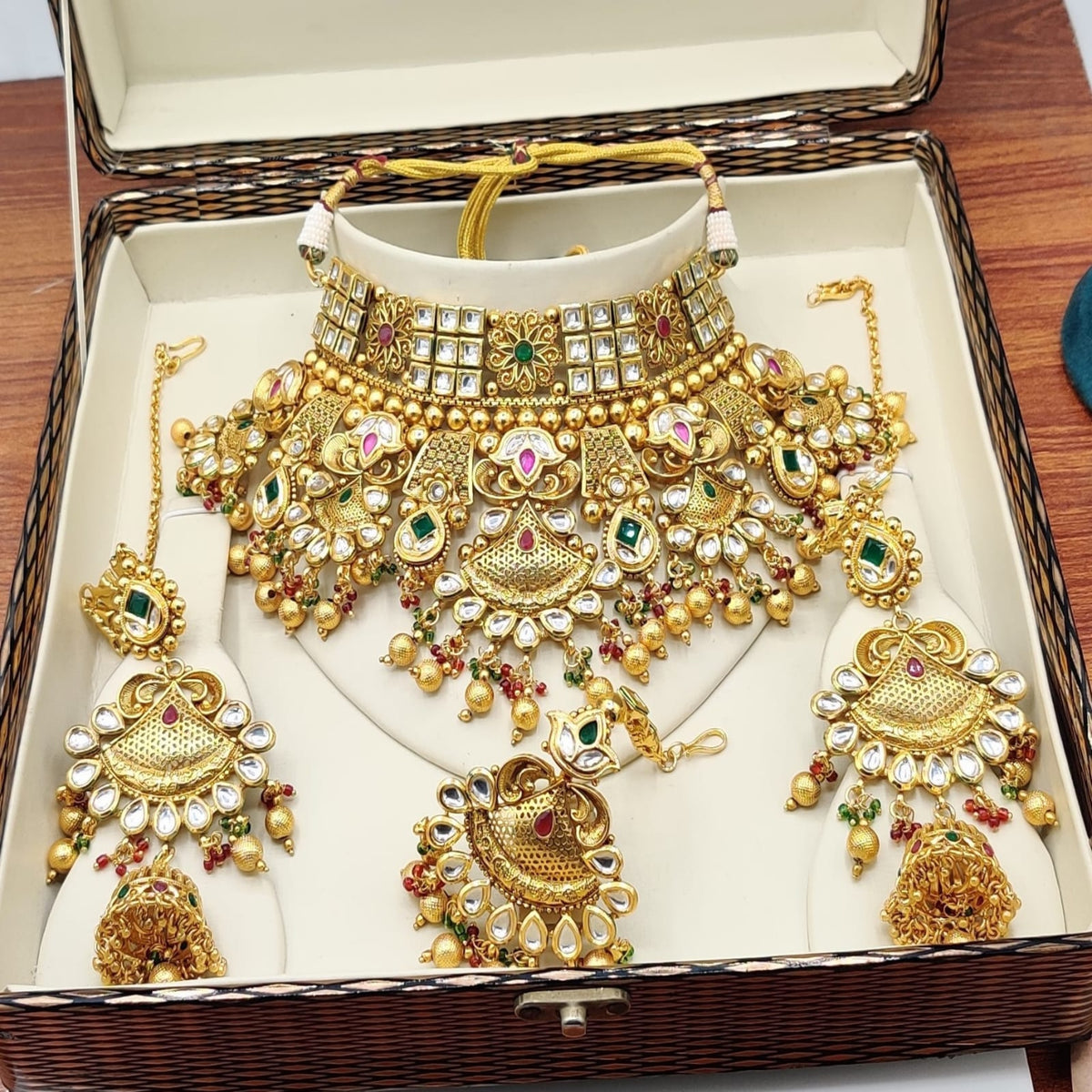 Rajwari Elegant Bridal Necklace Set (FDBN48)