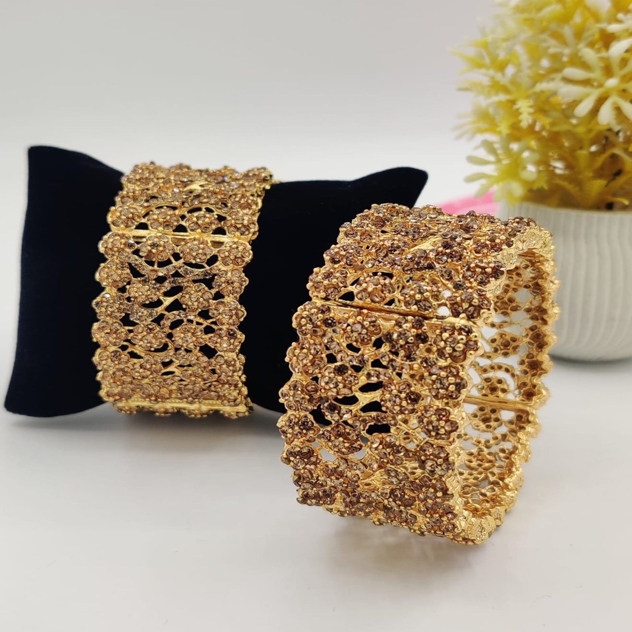 Decent Openable Kara (FSKB9)