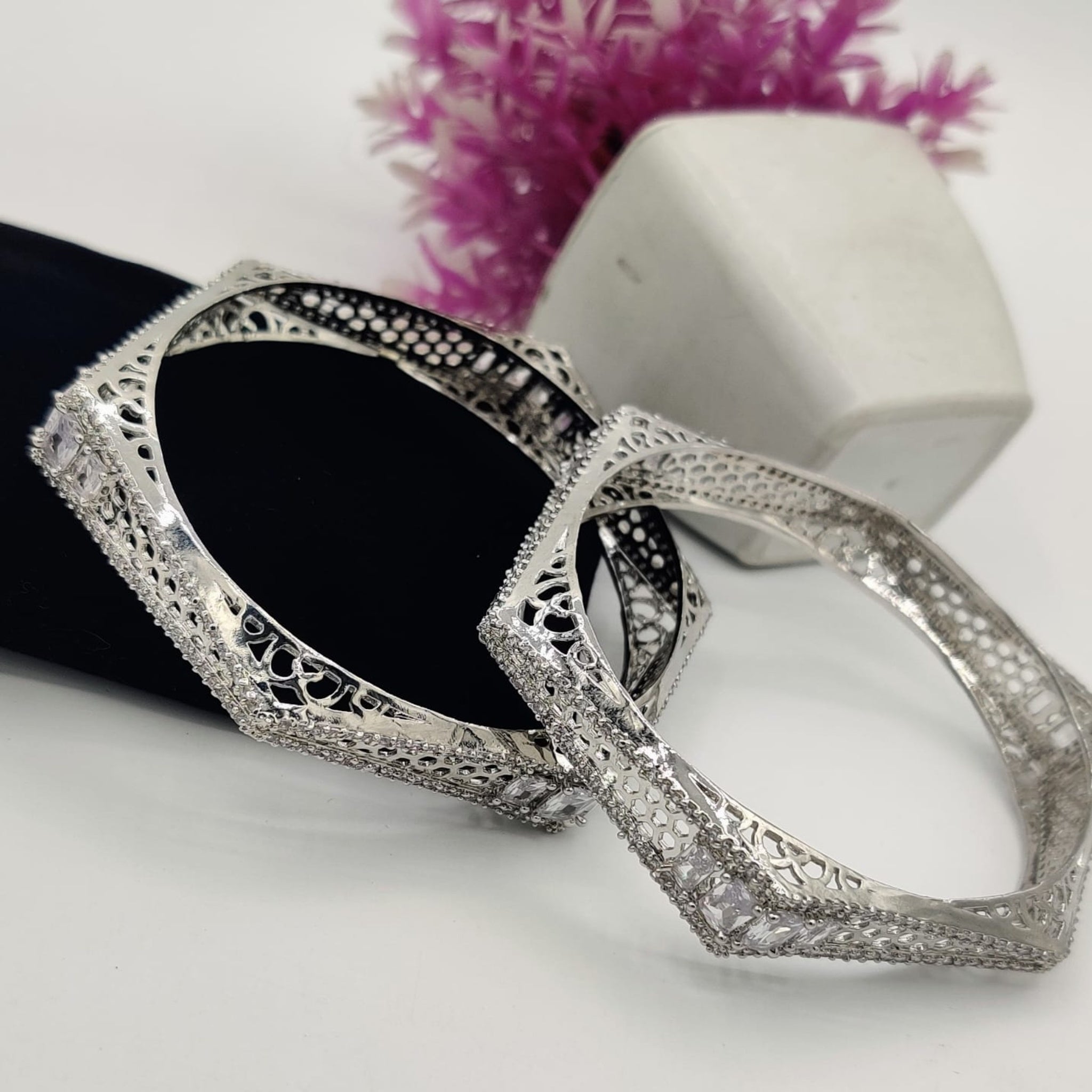 Unique Delicate Kara (FSAB26)