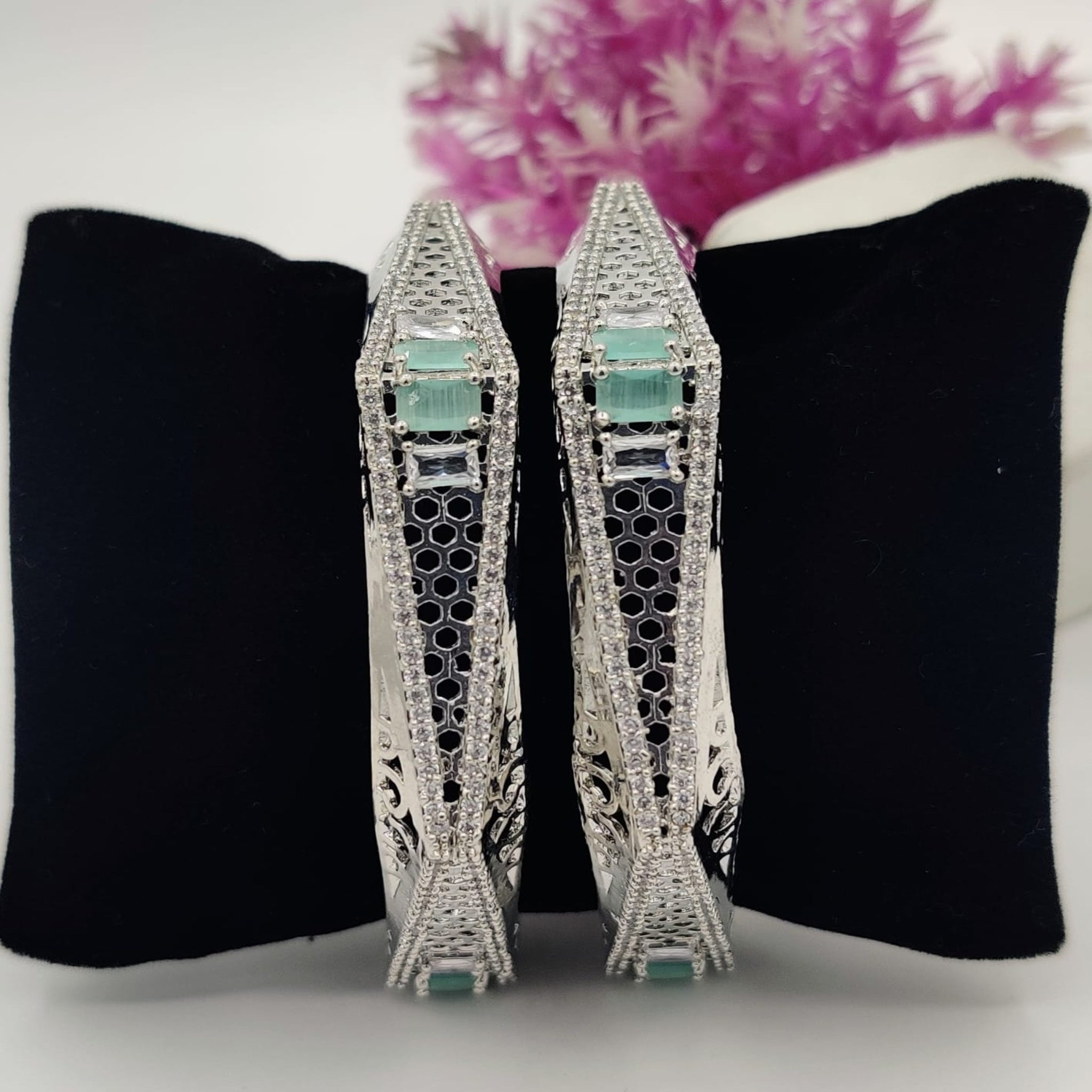 Unique Delicate Kara (FSAB26)