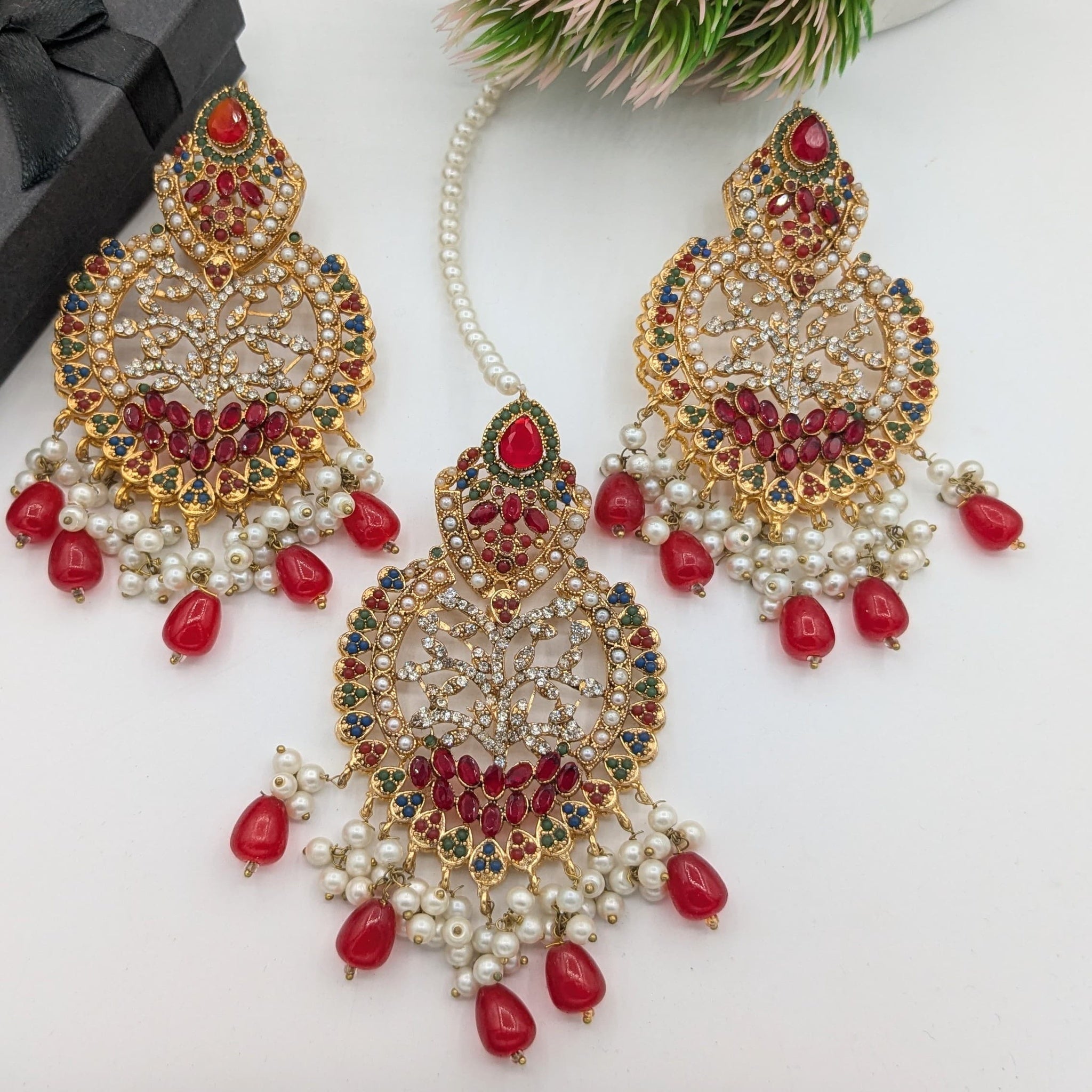 Delicate Kundan Stone Bindia Set