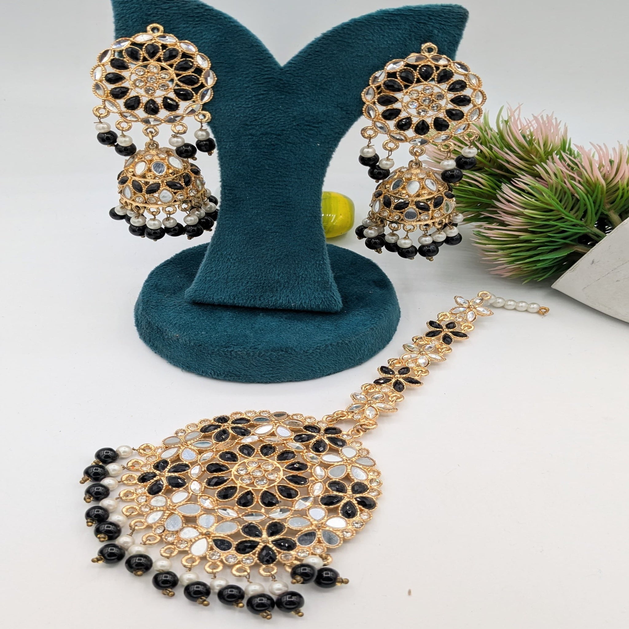 Sheesha Kundan Decen Bindia Jhumka