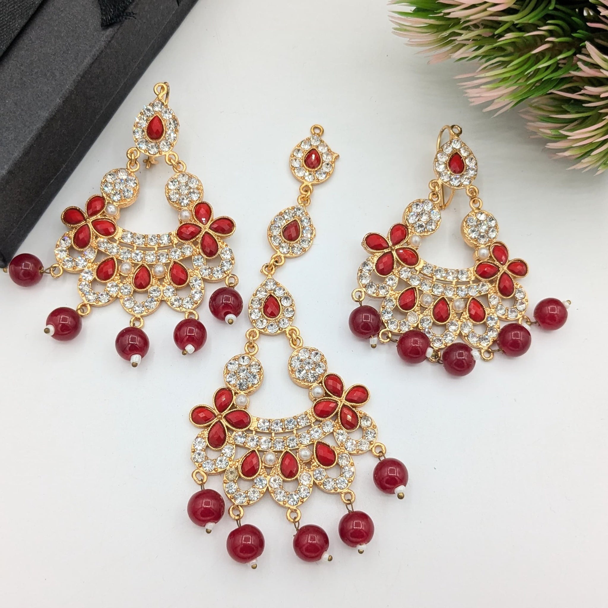 Delicate Bindia Ear Rings Set