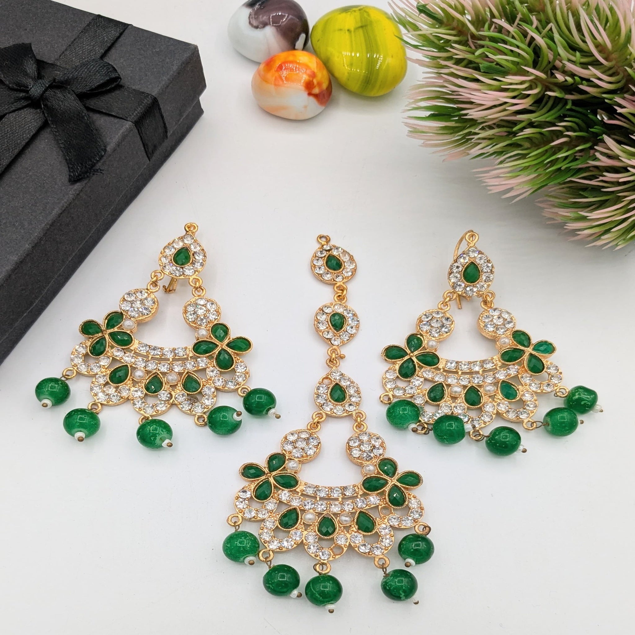 Delicate Bindia Ear Rings Set