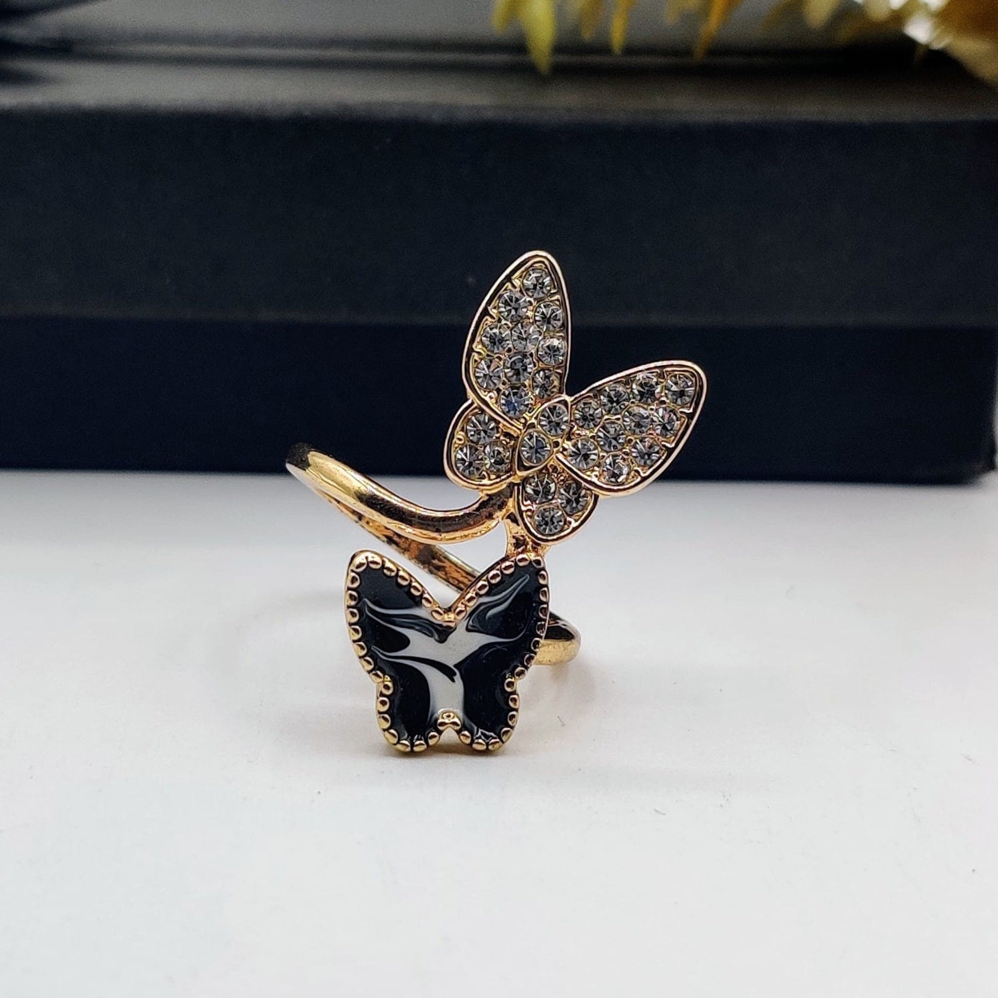 Butterfly White Zircon Ring – A Delicate Touch of Sparkle (FSR96)