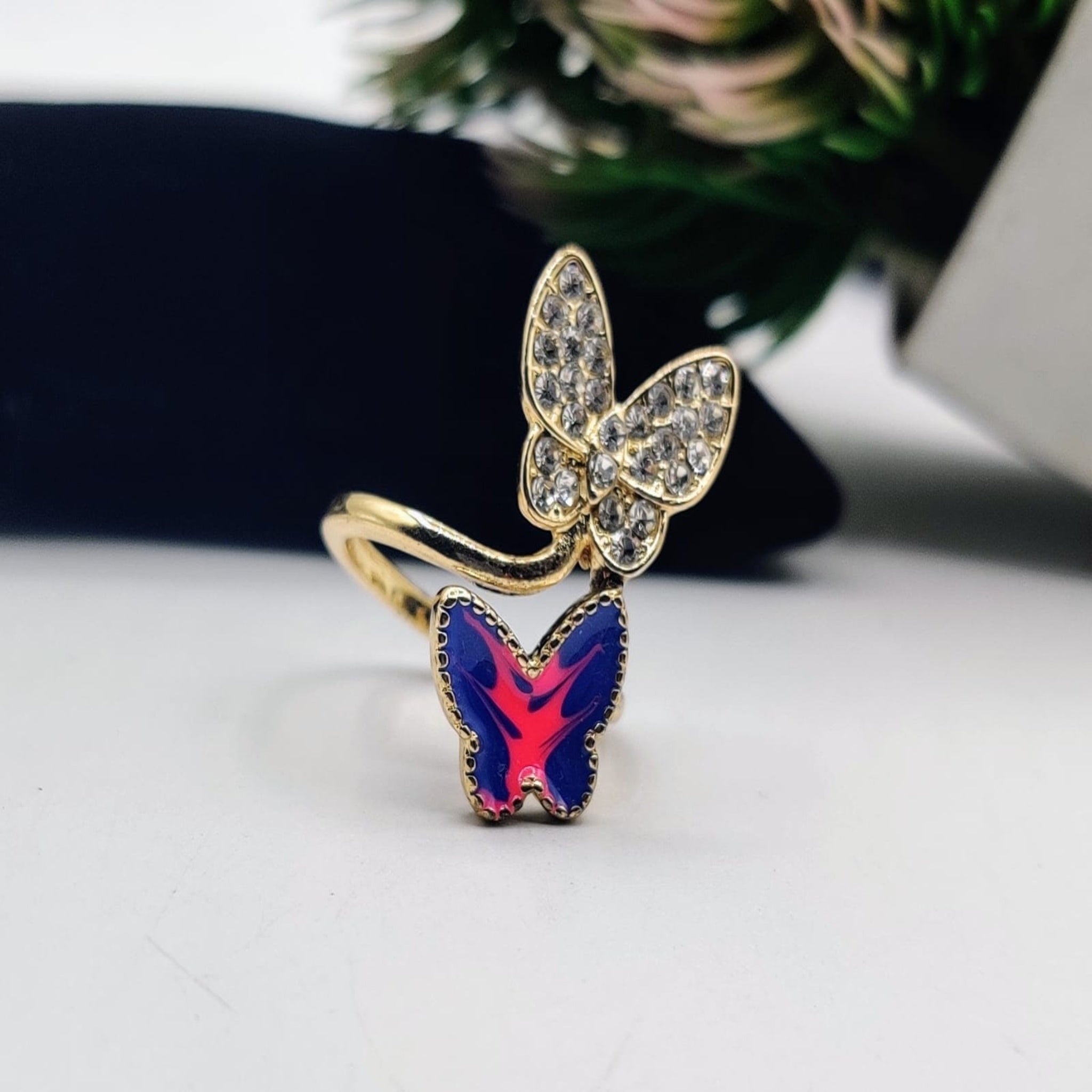 Butterfly White Zircon Ring – A Delicate Touch of Sparkle (FSR96)