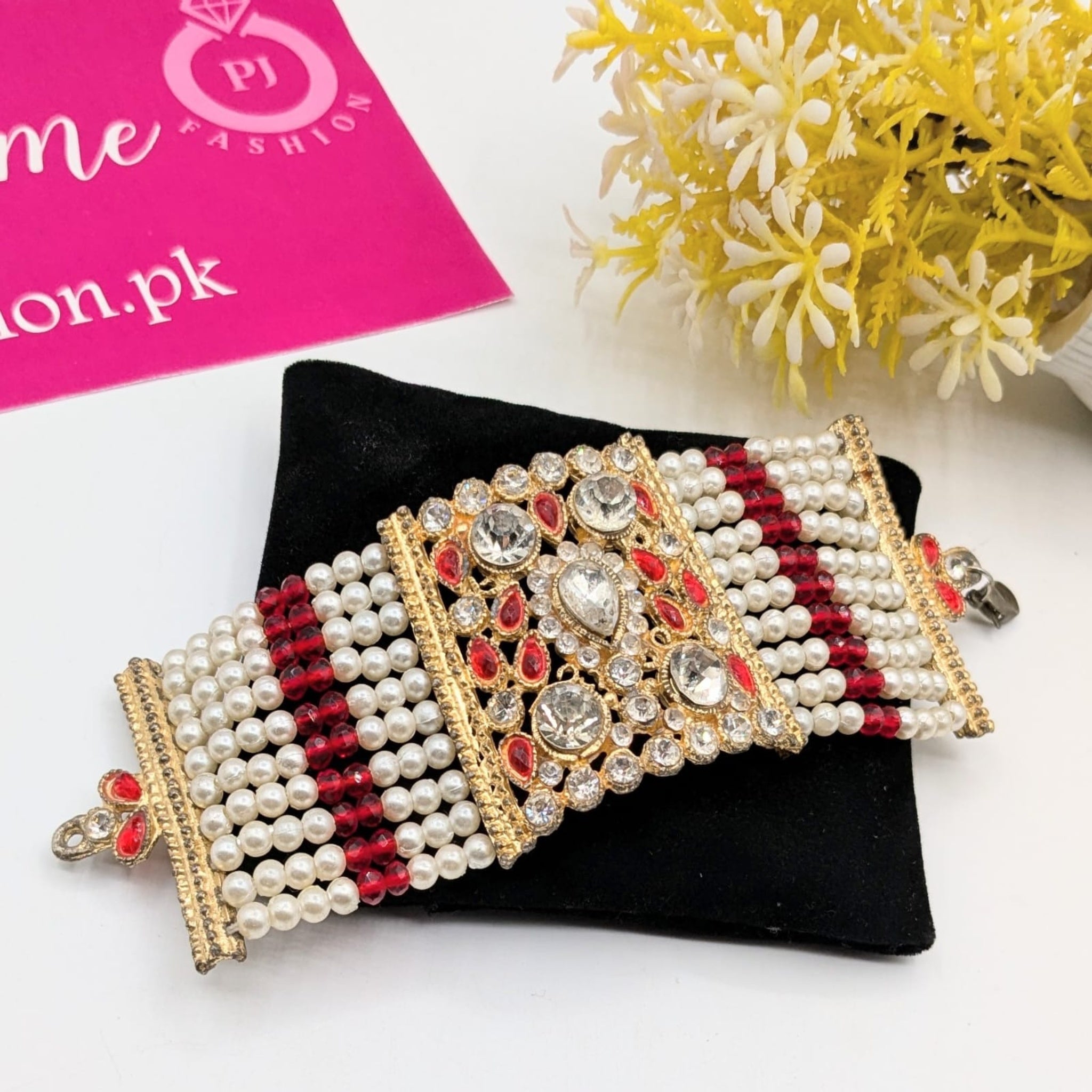 Red & White Beaded Bai Bracelet – Traditional Elegance