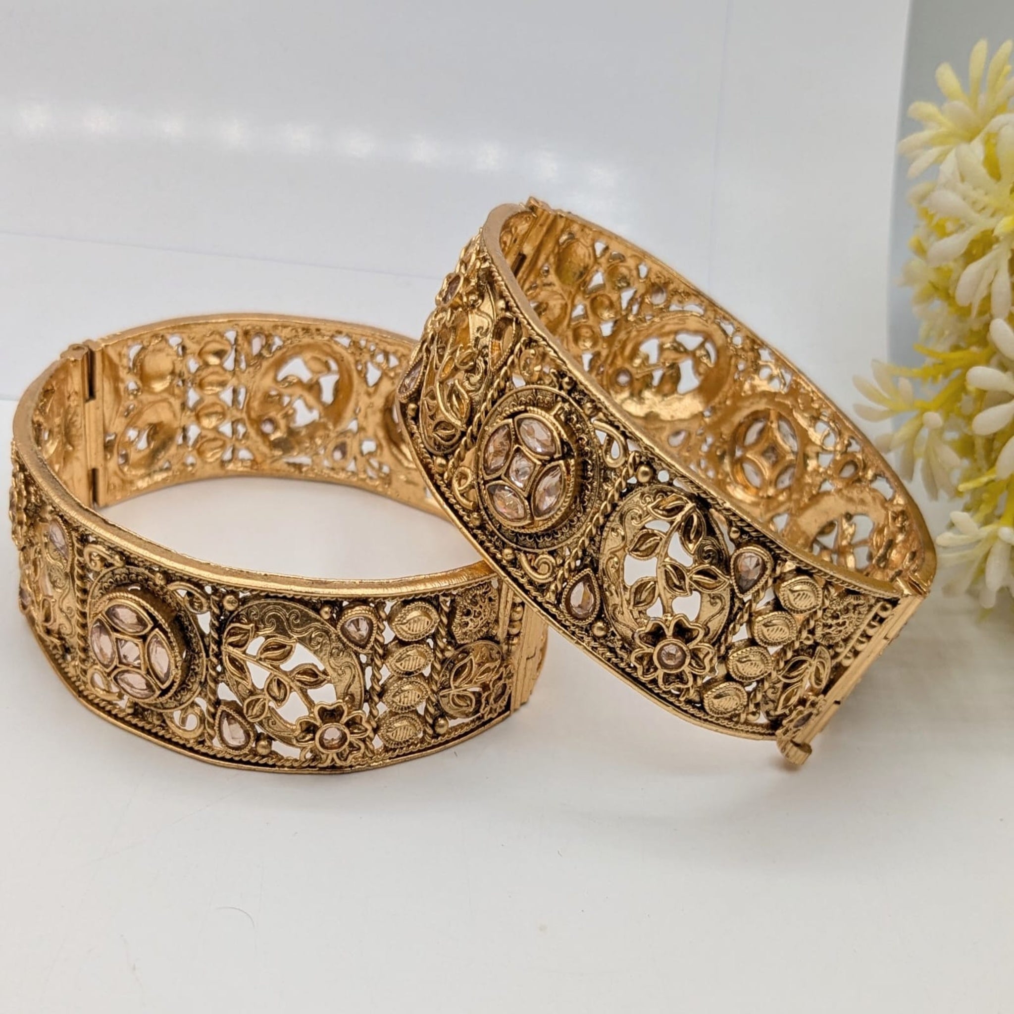 Trendy Golden 2 Pc Rajwari (FSKB133)