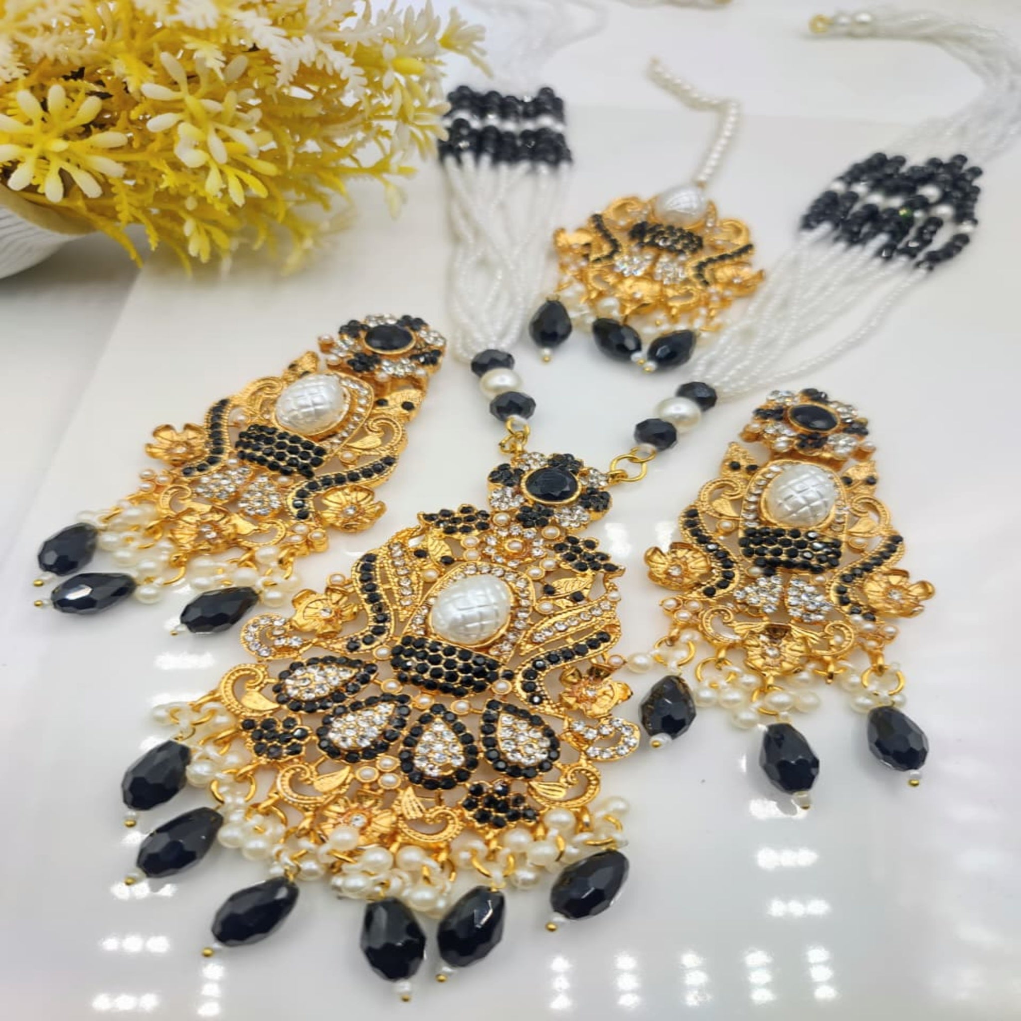 Premium Quality Antique Gold Mala Set with Pearls and Stones (FDM95)