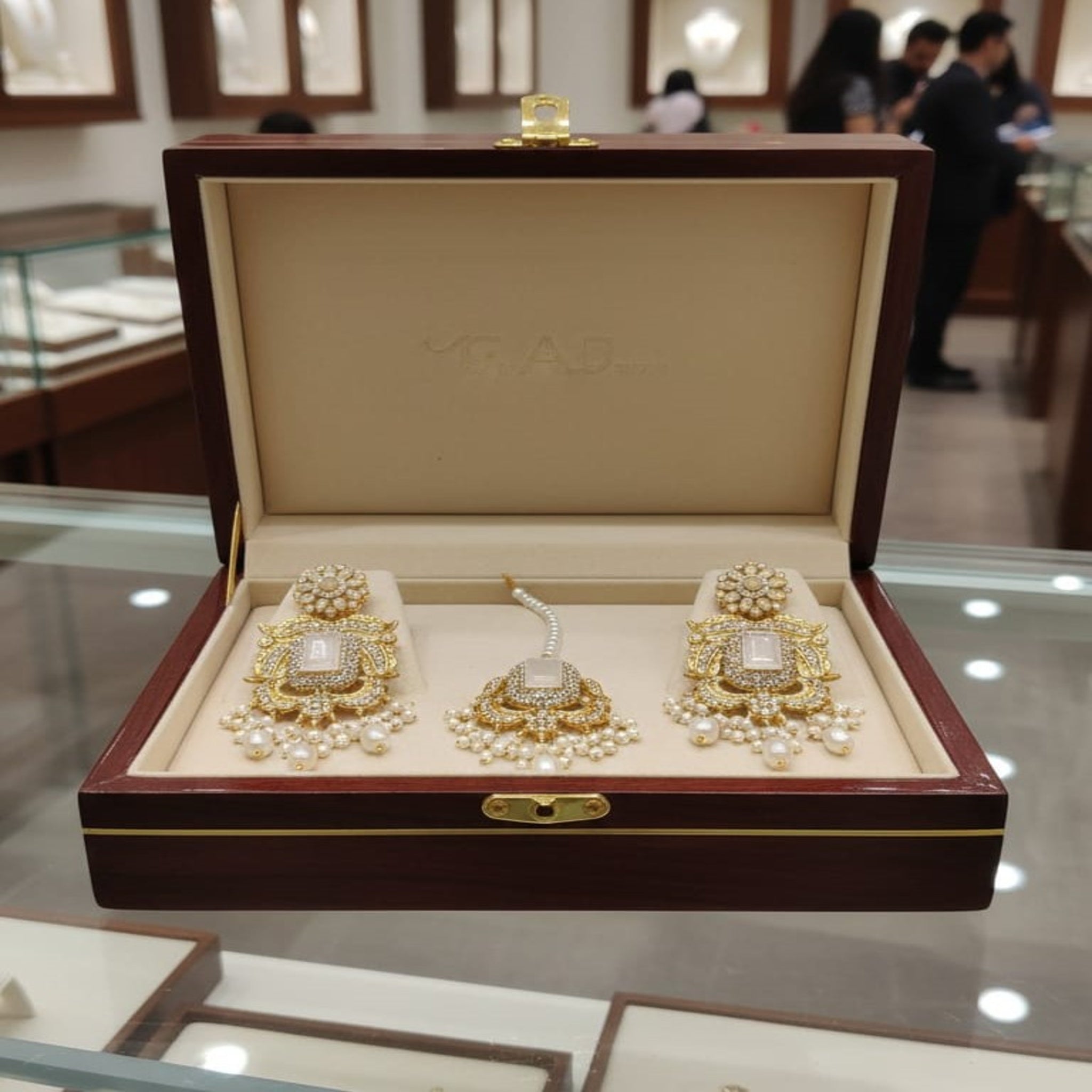 Fancy Kundan Bindia Ear Ring