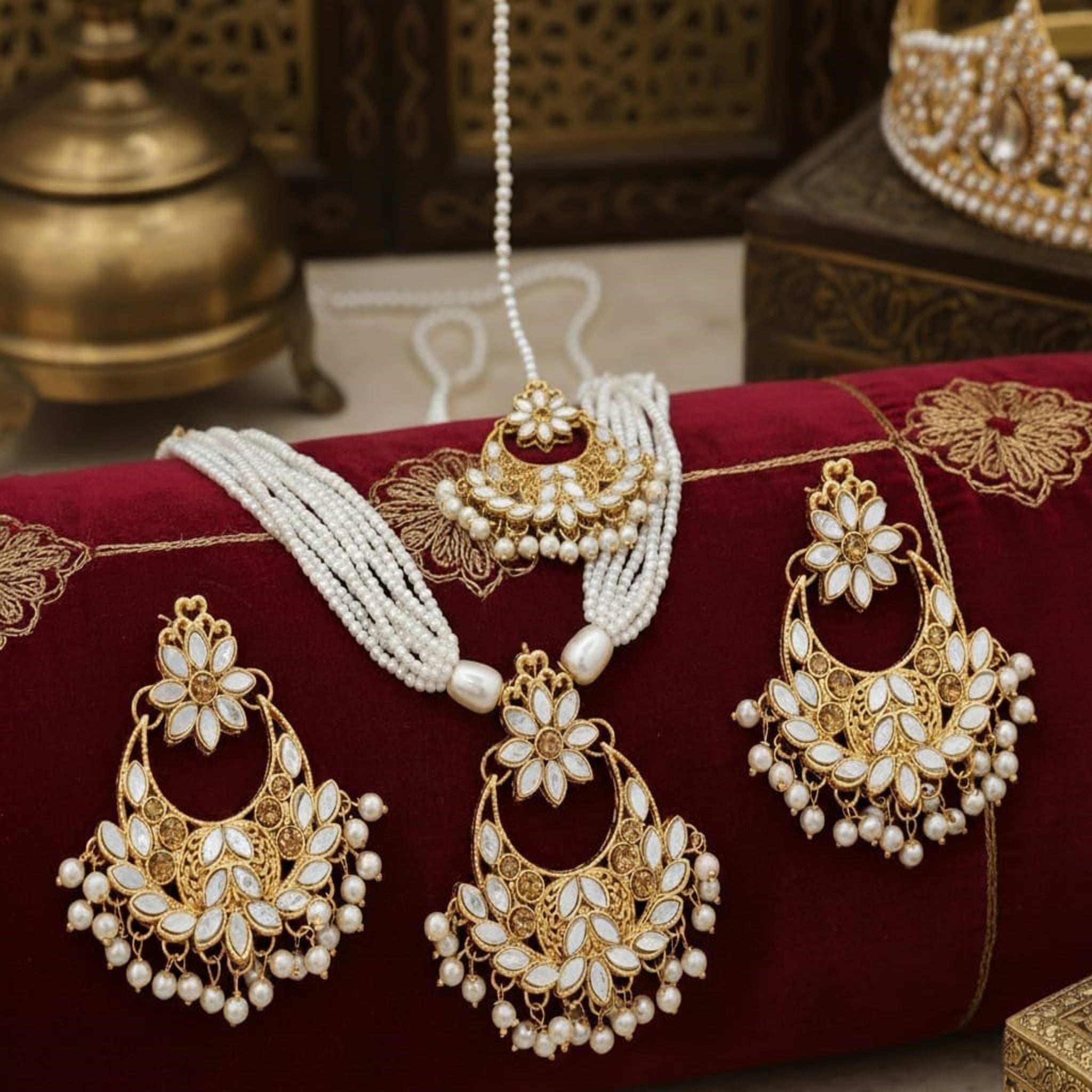 Elegant Gold-Plated White Kundan Choker Set (FDN145)