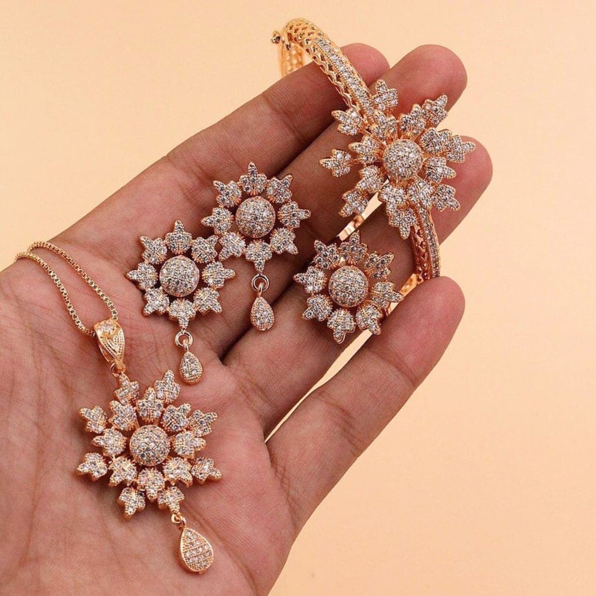 Decent Flower Style Combo Locket (FDL66)