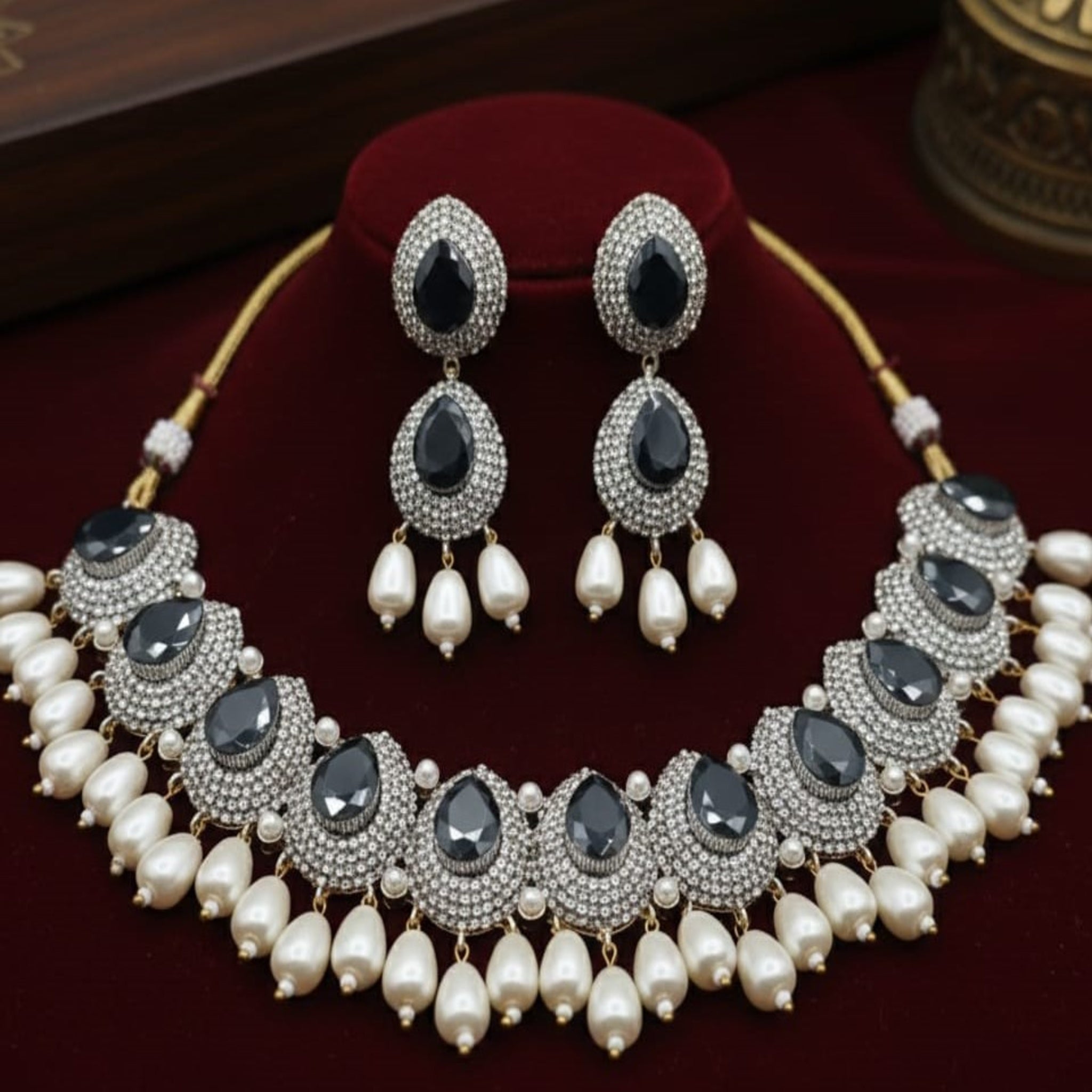 Beautiful Stonish Necklace Set (FDN168)