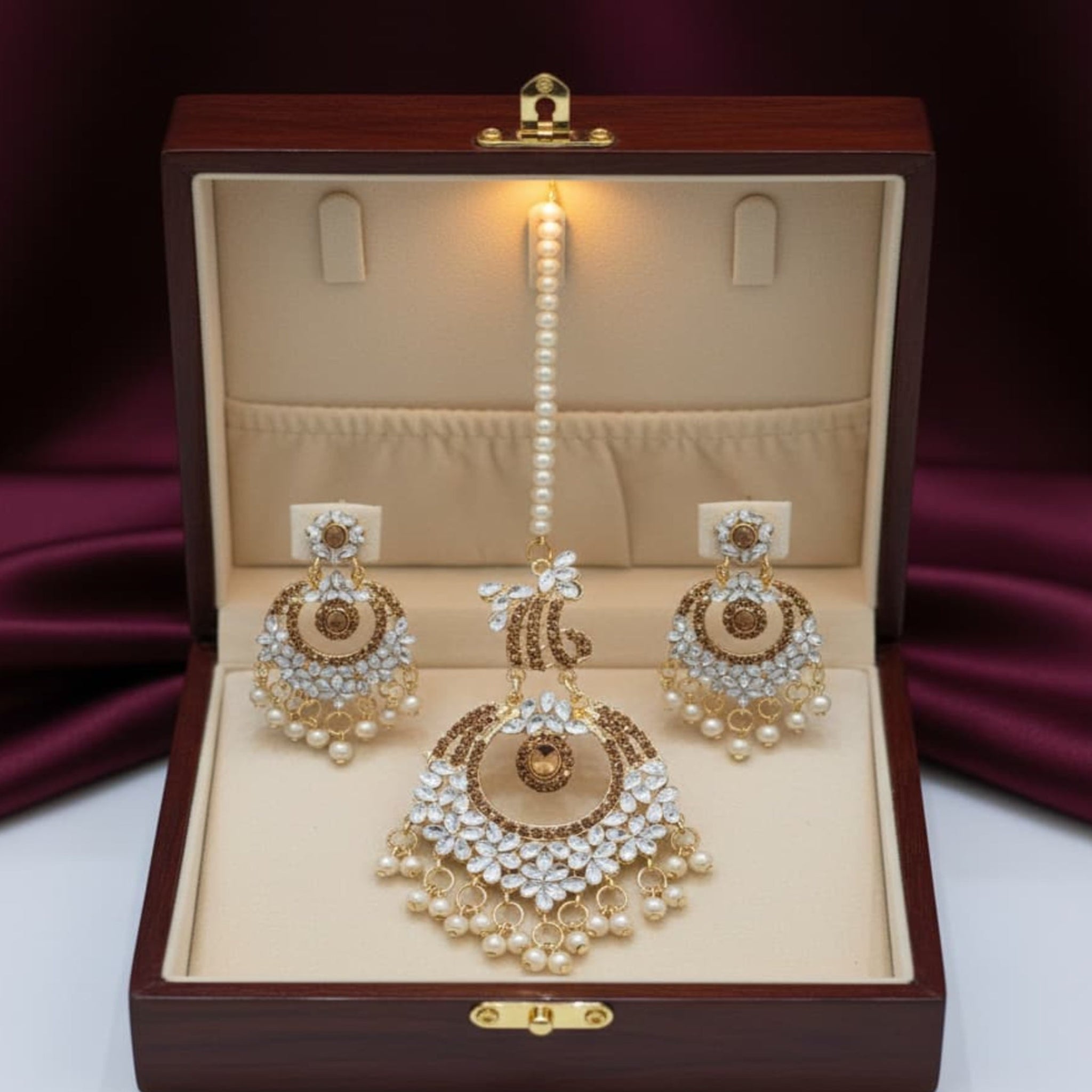Fancy Golden White Bindia Set