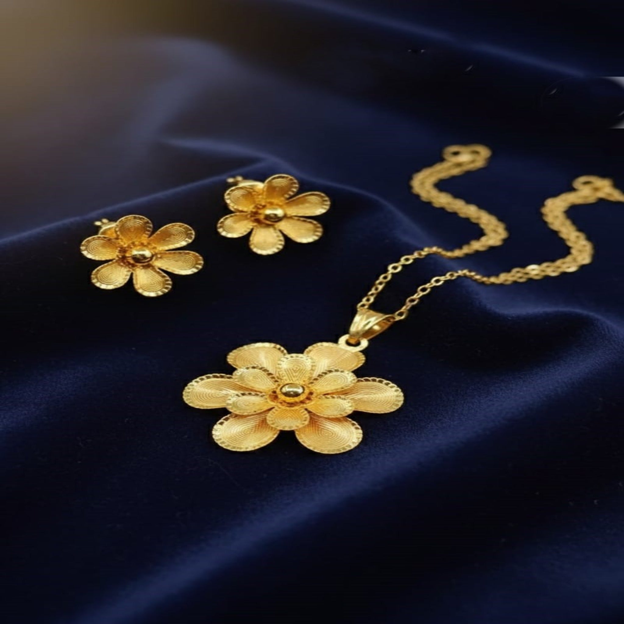 Antique Filigree Floral Pendant Set (FDL69)