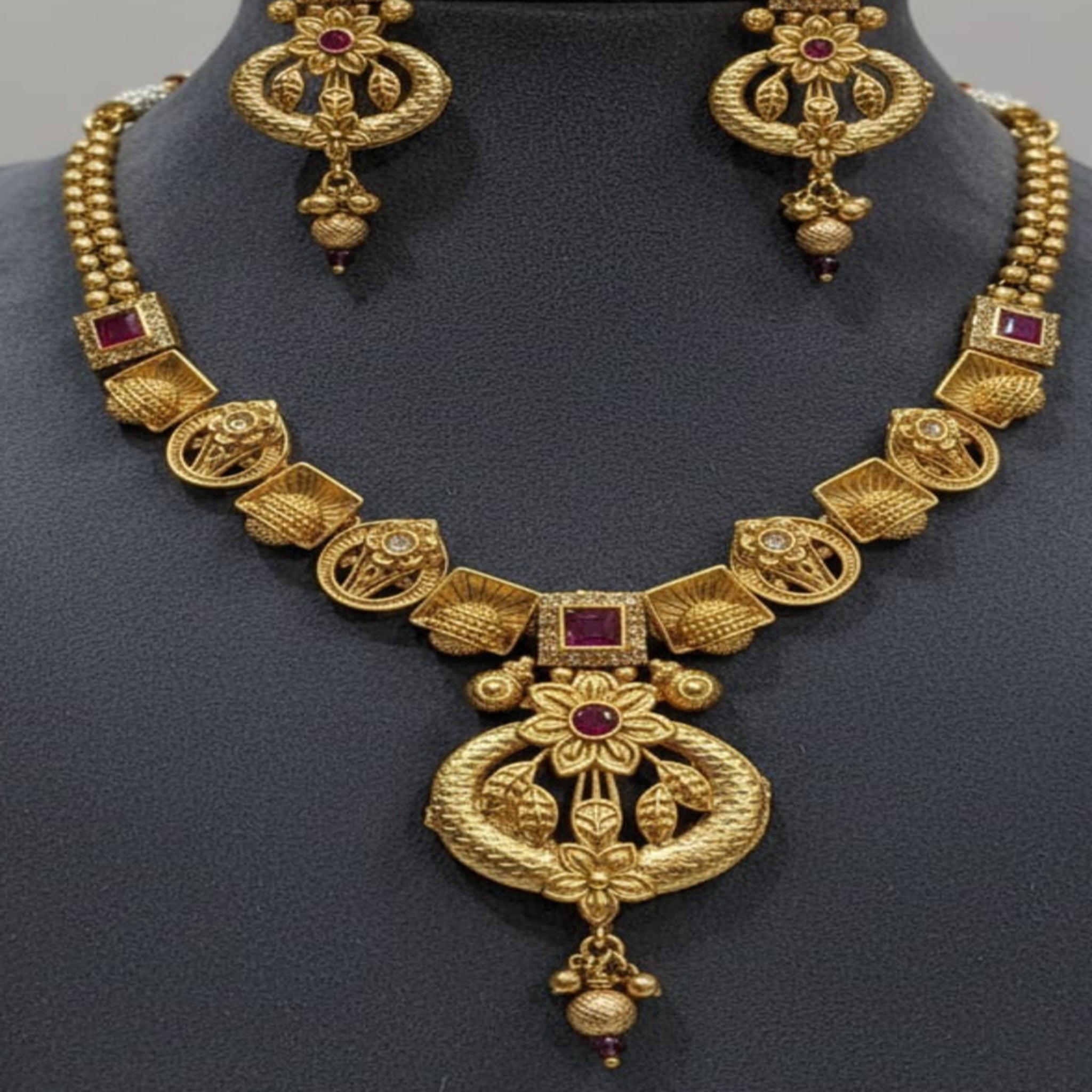 Antique Gold-Plated Floral Motif Necklace Set (FDN225)