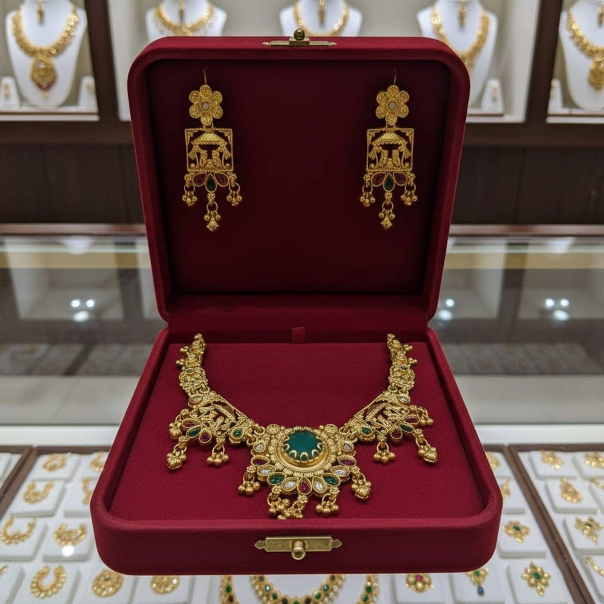 Heritage Emerald Crown Necklace Set (FDN248)