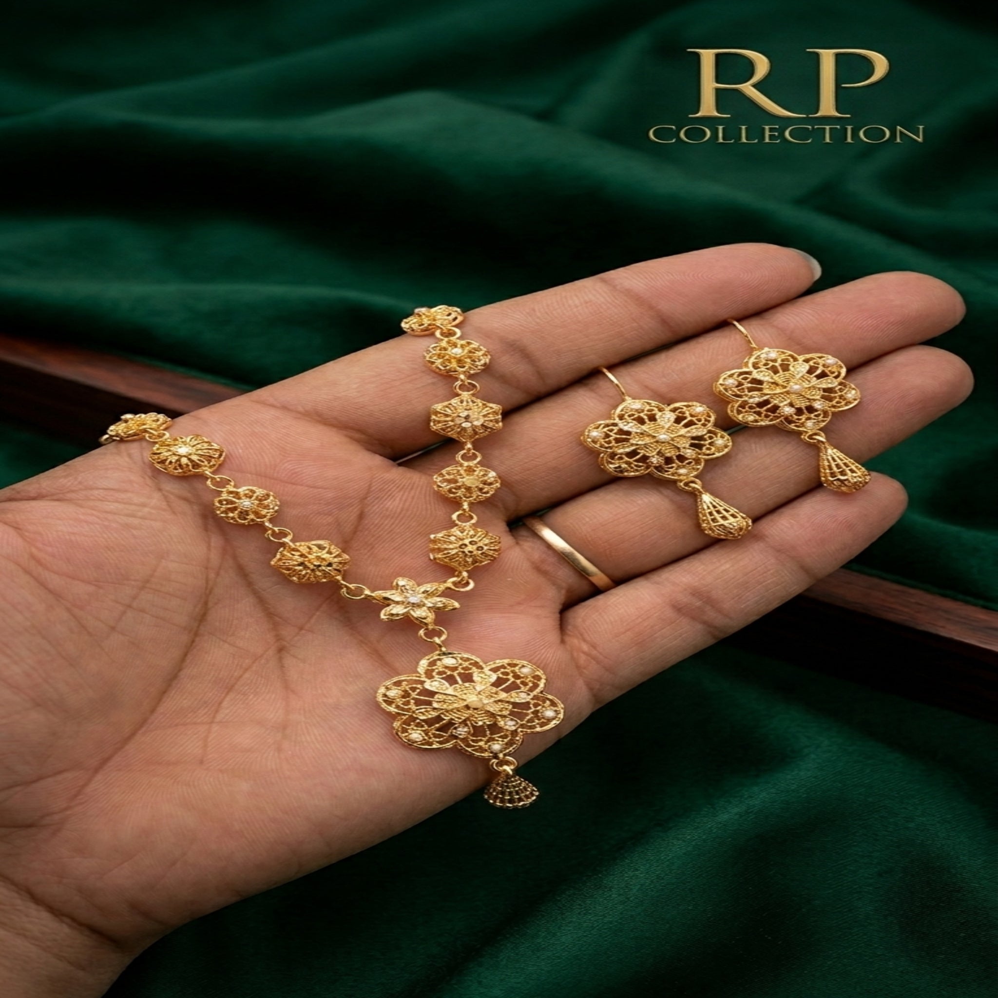 Golden Filigree Blossom Necklace Set (FDN257)